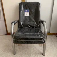 هشت تا صندلی نو تازه خریداری شده