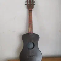 گیتار کاملا نو ۵۰ درصد تخفیف.