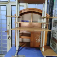 یک عدد میز کامپیوتر