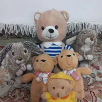 تعدادی اسباب بازی پشمی