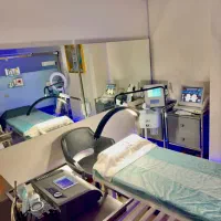 واگذاری سالن زیبایی و کلینیک پوست و مو چیتگر|فروش دفتر کار، اتاق اداری، مطب|تهران, گلستان (شهرک راه آهن)|دیوار