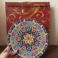 بشقاب میناکاری همراه با جعبه / قطر ۳۰ سانت