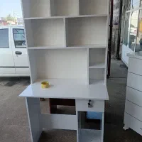 میز تحریر کتابخانه دار