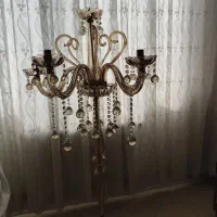 یک جفت آباژور کنار سالنی