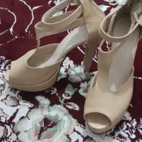 کفش|کیف، کفش، کمربند|نالوس, |دیوار