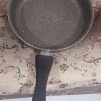 ماهی تابه نچسب وچاقو همگی ۸۰۰ تومن