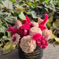 باکس گل هدیه روز زن|گل مصنوعی|یزد, |دیوار