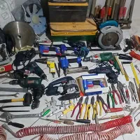 سلام ودورد وسایل کابینت ونچاری تقریبا 80عدد وسایل