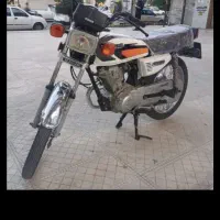 باسلام‌ فروش‌ یک‌ دستگاه‌ موتورسیکلت‌ ۱۲۵
