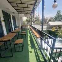 اتاق وصندلی دربزرگترین مرکزآموزشی وسالن زیبایی