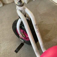 سه چرخه|اسباببازی بچه|رشت, باهنر|دیوار