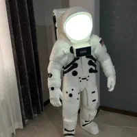 مجسمه فضانورد