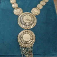 گردنبند ورساچ طلا مناسب