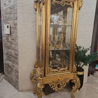 ویترین منبت کاری ورق طلا چوب راش در حد نو