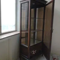 ویترین شیشه ای