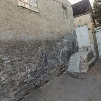 یک خانه اجاره ای  واقع در بیست متری فوتبال