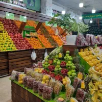 کارگر میوه فروشی