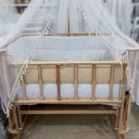 گهواره آنجل کنار مادر