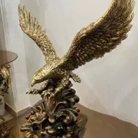 مجسمه و گلدان