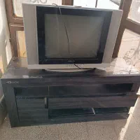 تلوزیون با میز