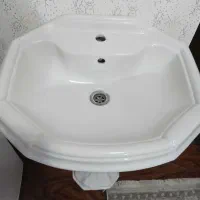 روشویی پایه دار سرویس بهداشتی