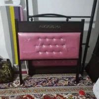 تخت فلزی بسیار زخیم وسالم