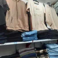 یک باب مغازه با کلیه اجناس ب فروش می‌رسد