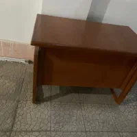 میز تحریر چوبی با رنگ پلی استر با شیشه و صندلی