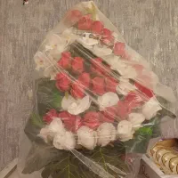 دسته گل مصنوعی با سبد حصیری