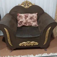 یک دست مبل نیاز به تعمیر