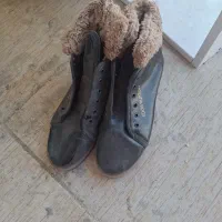 نیم بوت نونو سایز 38 و39  کوچیکه  برابچه 5و6 ساله