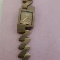 ساعت شیک بندفلزی