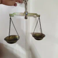 ترازو قدیمی و کهنه