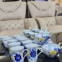 ظروف چینی گل پنبه ای و دو دست پارچ و لیوان