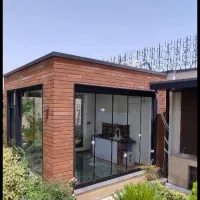 درب و پنجره و بالکن شیشه ای