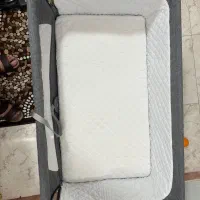 تخت کنار مادر