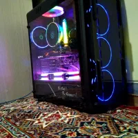 کامپیوتر گیمینگ با تمام لوازم