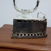 اتو قدیمی زغالی