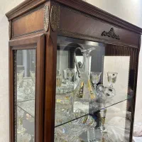 ویترین چوب در حد نو بسیار زیبا