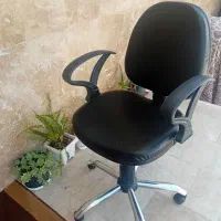 صندلی چرخشی درحد نو فقط ۵میلیون
