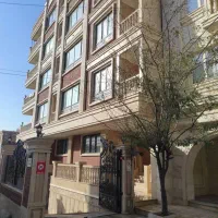 ۱۴۰ متری سه خوابه نورگیر با سند و امکانات کامل