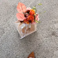 جذب نیروی کار خانم برای کار در گل فروشی