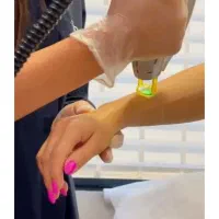 پزشک با پروانه رشت