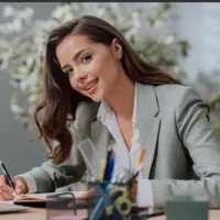 منشی مدیرعامل خانم مجرد