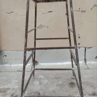 چهار پایه اهنی