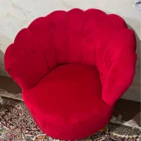 یک عدد مبل قرمز کاملا سالم