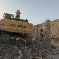 تخریب منزل کلنگی با بیل مکانیکی وحمل به بیرون