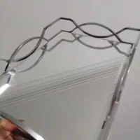 دوعدد سینی ابینه ای و۱۲عدد لیوان. بانکه تنقلات.