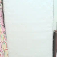 یک گوشی نوکیا نوع و یک عدد تشک تخت خواب