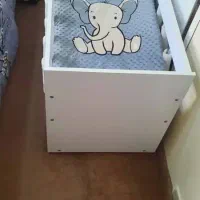 تخت کنار مادر